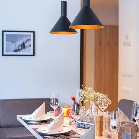 Sunny In - Out - Self Check-in Apartment *