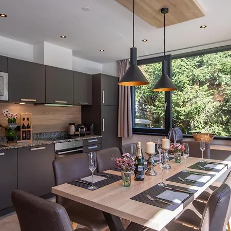 Sunny In - Out - Self Check-in Apartment *