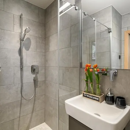 Lägenhet Sunny In - Out - Self Check-in