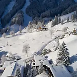 Sunny Ferienwohnungen Ski In- Ski Out *