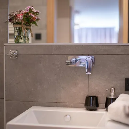 Sunny In - Out - Self Check-in Apartament *