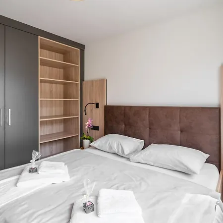 Sunny In - Out - Self Check-in Apartamento